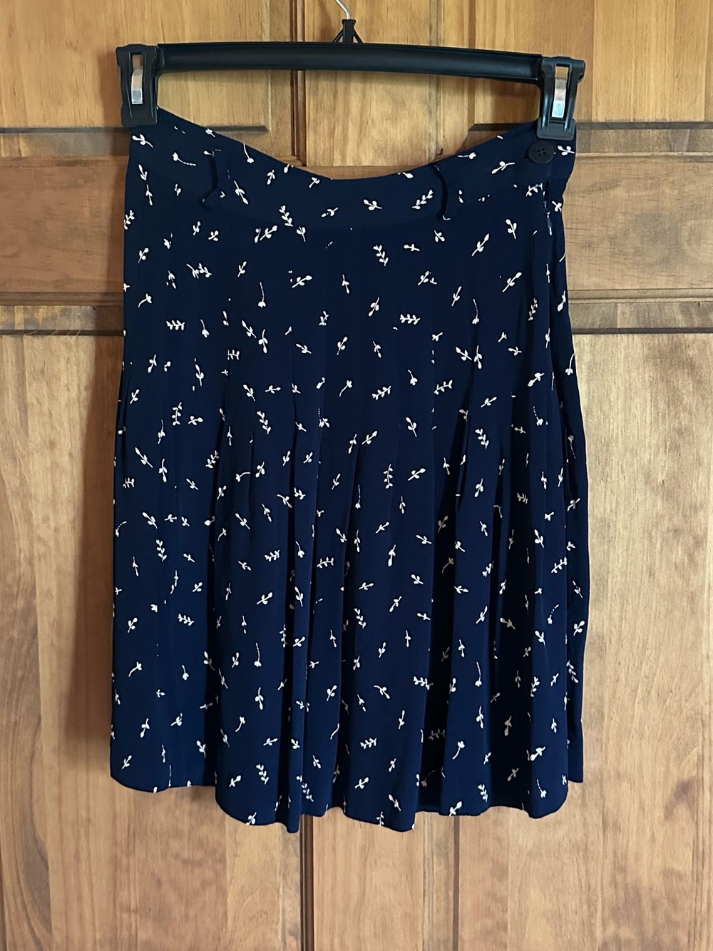 Ann Taylor Navy Floral Circle pleated Skirt Size 8